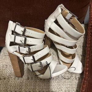 Express Buckle white heels size 6 NEW